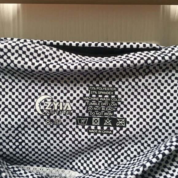 ZYIA Active Black White Geometric Print Crops Sz 8-10 - Picture 7 of 7